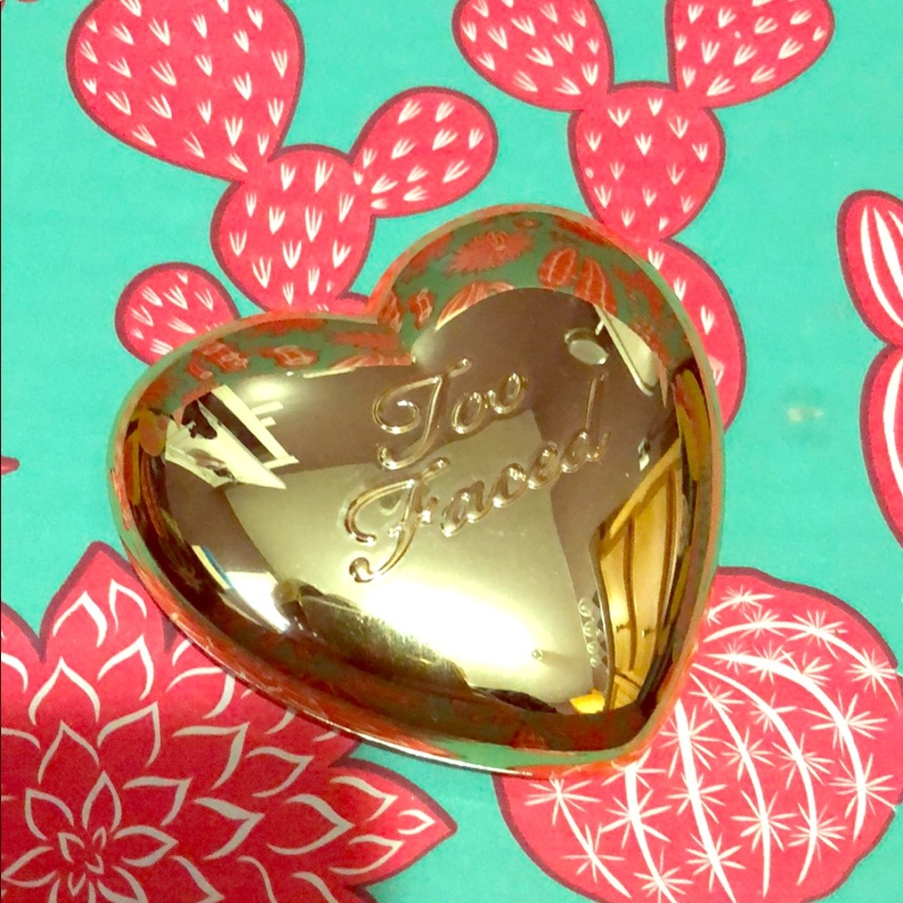 Too faced highlighter in you light up my life